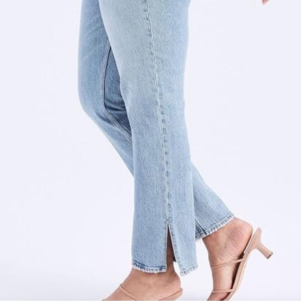 Abercrombie & Fitch High Rise Jeans with Vent Hem